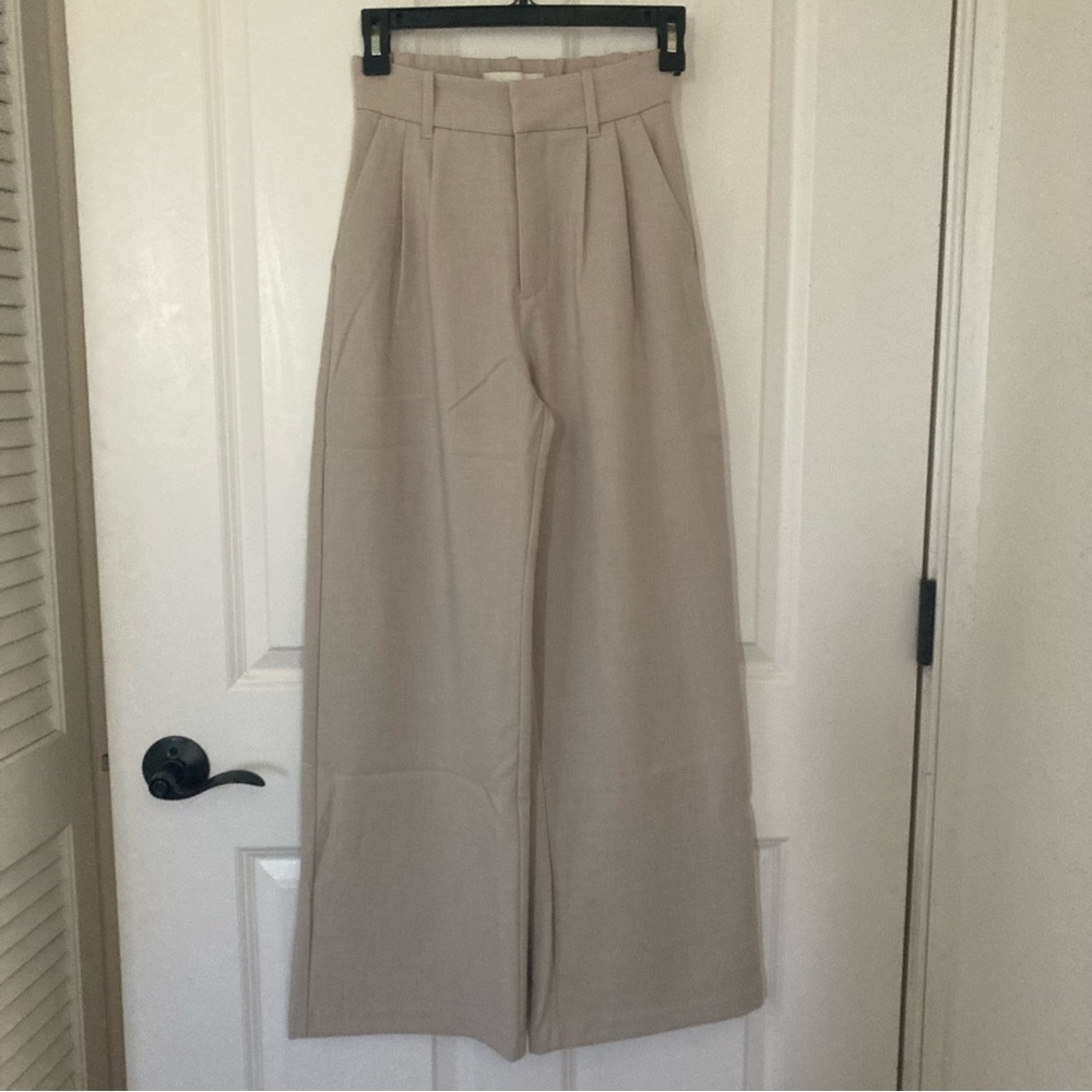 RARE Abercrombie & Fitch Sloane Tailored pants Light Taupe sz XS Short worn once